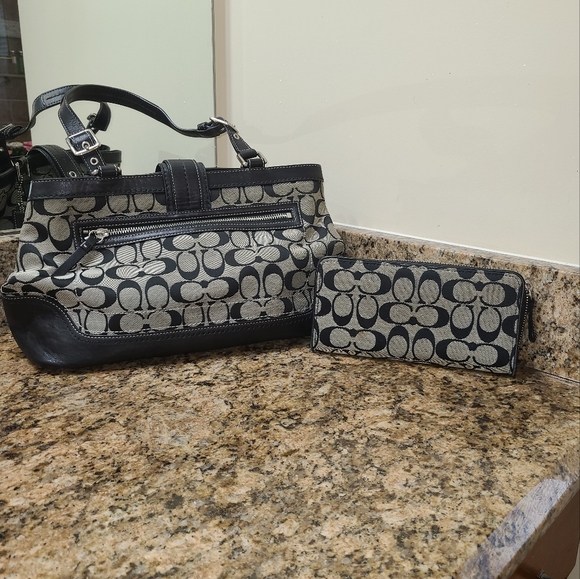Coach handbag with matching wallet - Picture 2 of 3